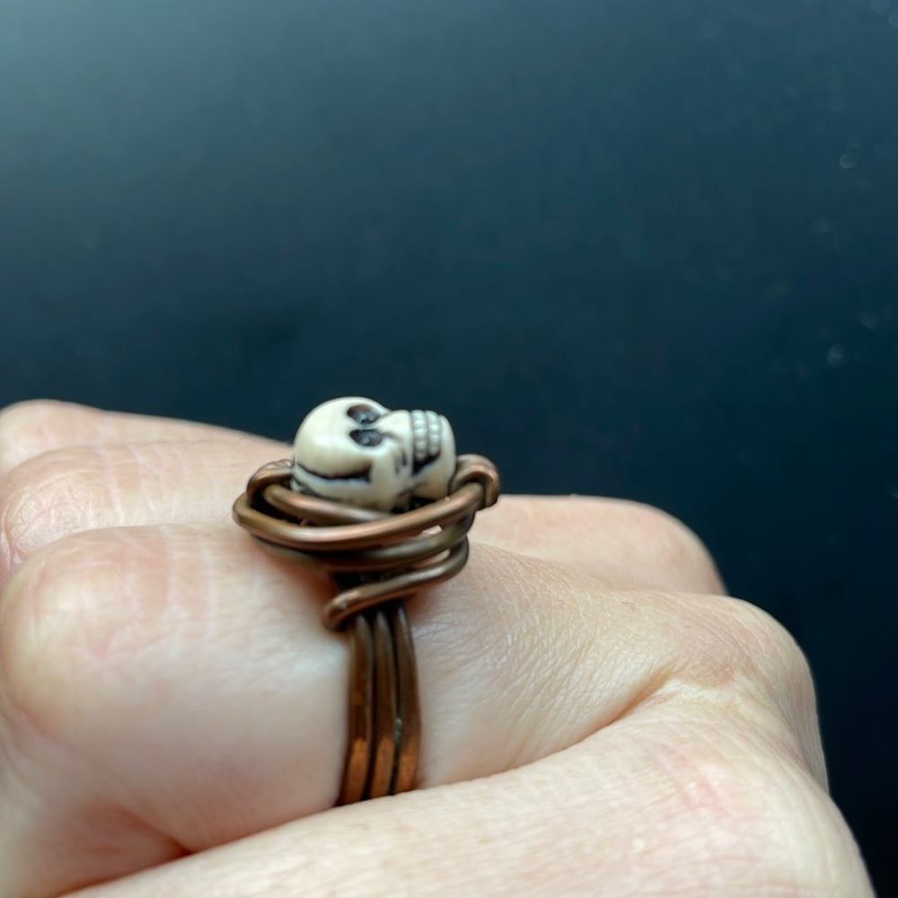 Handmade copper skull ring - Picture 3 of 3